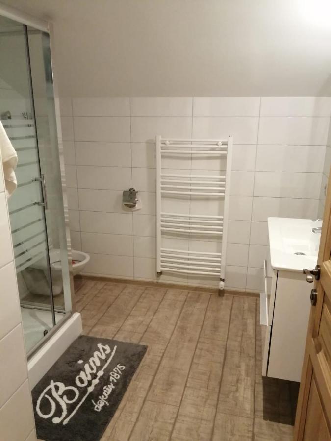 Cazare REGIM HÔTELIER ZĂRNEŞTI Exterior foto