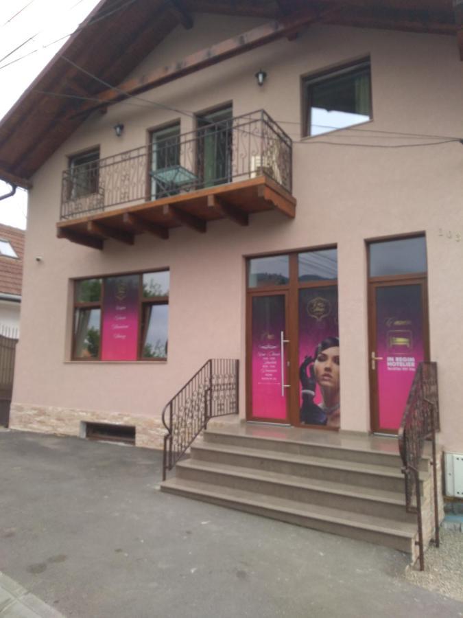 Cazare REGIM HÔTELIER ZĂRNEŞTI Exterior foto