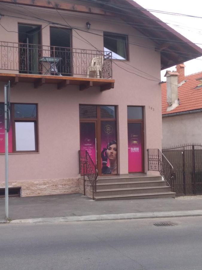 Cazare REGIM HÔTELIER ZĂRNEŞTI Exterior foto