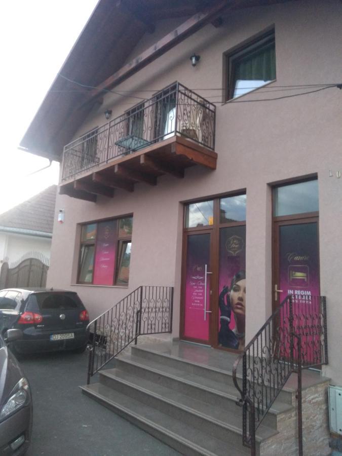 Cazare REGIM HÔTELIER ZĂRNEŞTI Exterior foto