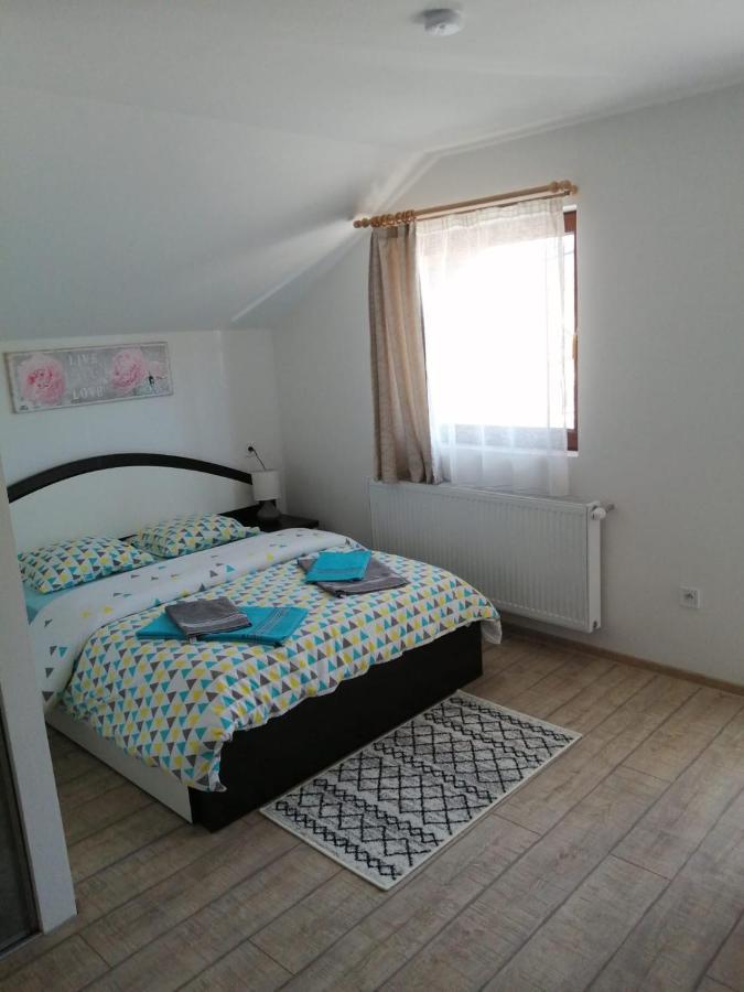 Cazare REGIM HÔTELIER ZĂRNEŞTI Exterior foto
