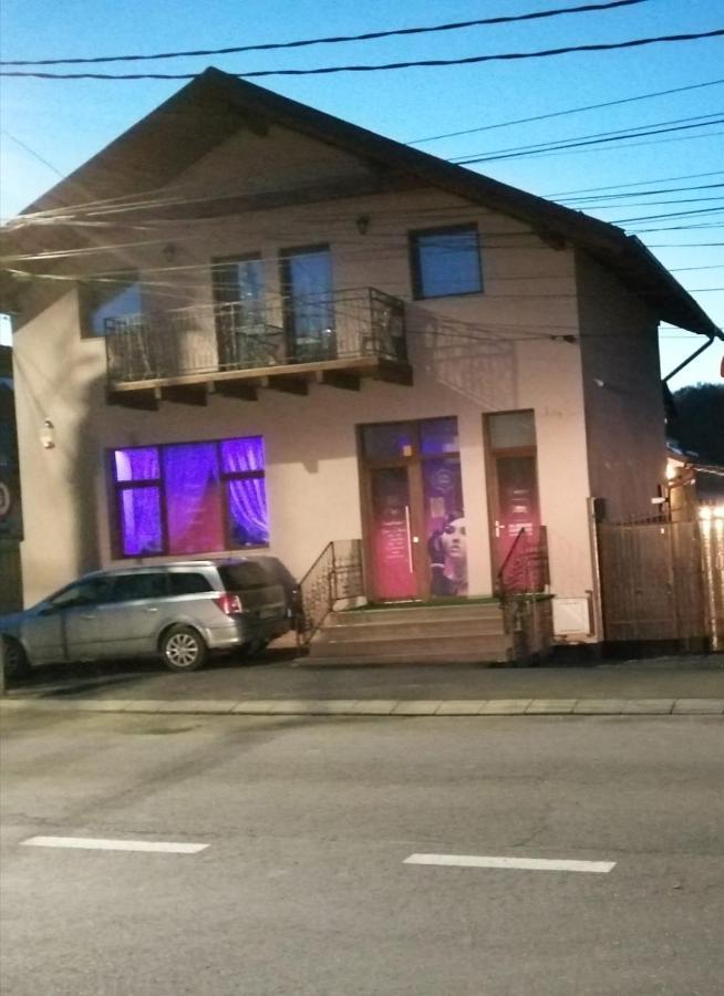Cazare REGIM HÔTELIER ZĂRNEŞTI Exterior foto