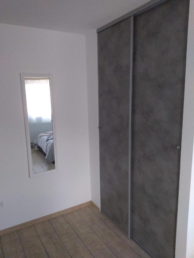 Cazare REGIM HÔTELIER ZĂRNEŞTI Exterior foto